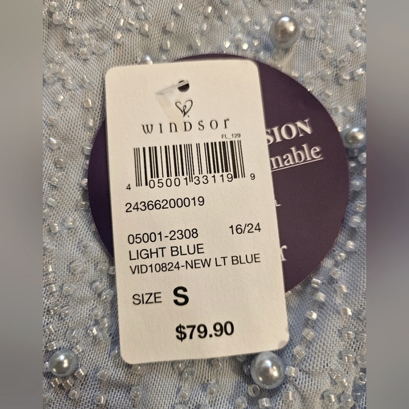 Light blue beaded Windsor dress - Picture 4 of 4